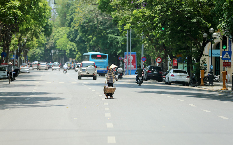 Dự báo, nắng nóng ở Bắc Bộ còn kéo dài đến hết tháng 7. Trong khi, ở miền trung, tháng 8-2020 vẫn có thể xảy ra các đợt nắng nóng kéo dài khoảng 7-10 ngày. “Nắng nóng ở Bắc và Trung Bộ còn kéo dài sang tháng 8” -0