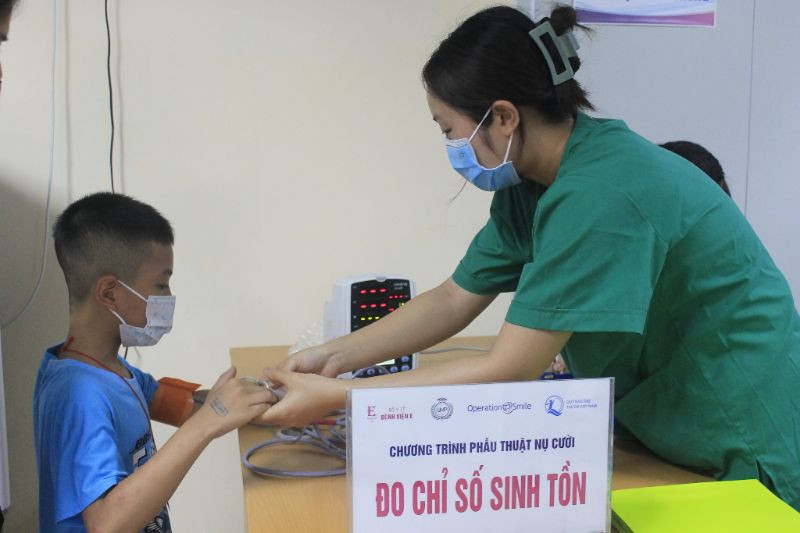 Khám sàng lọc cho các bé. Vì tương lai nụ cười trẻ thơ -0