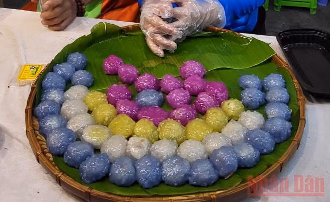 Dòng người tấp nập đổ về Lễ hội Bánh dân gian Nam Bộ -0