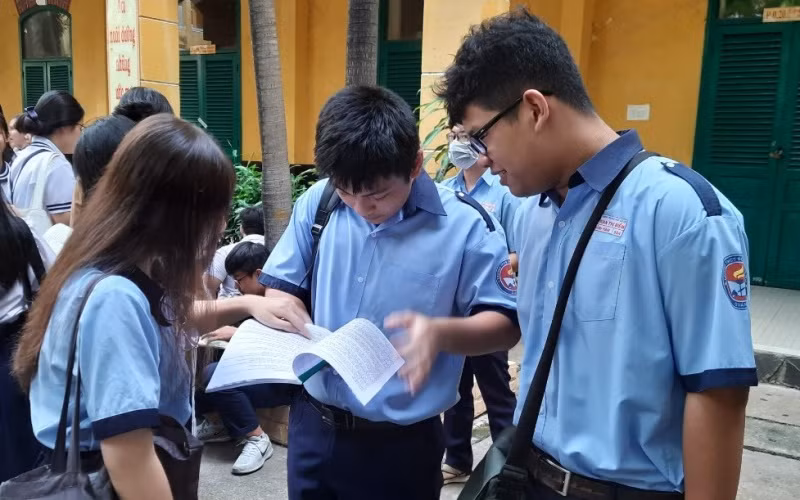 Học sinh tại TP Hồ Chí Minh tham gia Kỳ thi tuyển sinh lớp 10 năm học 2020-2021.