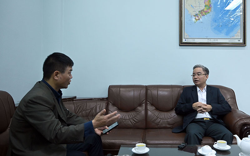 Ông Nguyễn Quang Thái trao đổi với phóng viên Báo Nhân Dân. Thật rõ trách nhiệm trong lãnh đạo, chỉ đạo thực hiện công tác thu hồi tài sản -0