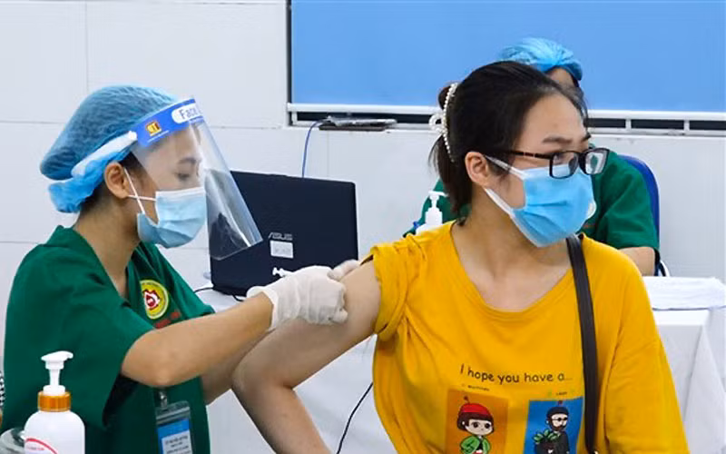 Hà Nội sẽ tiếp tục đẩy mạnh tiêm chủng để kiểm soát, ngăn ngừa dịch Covid-19.