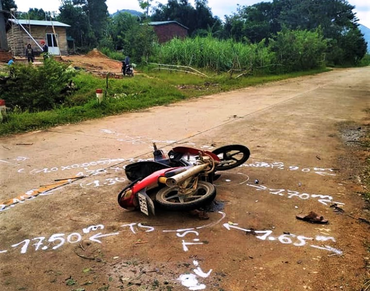 Cơ quan CSĐT Công an huyện M’Drắk khám nghiệm hiện trường điều tra làm rõ nguyên nhân dẫn đến tai nạn làm anh Y Bê Niê tử vong. Một người tử vong do ảnh hưởng bão số 9 -0