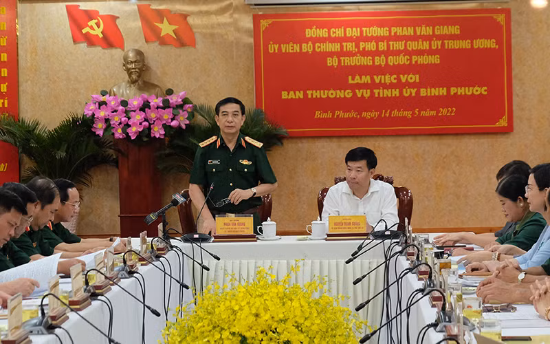 Đại tướng Phan Văn Giang phát biểu tại buổi làm việc với Ban thường vụ Tỉnh ủy Bình Phước.