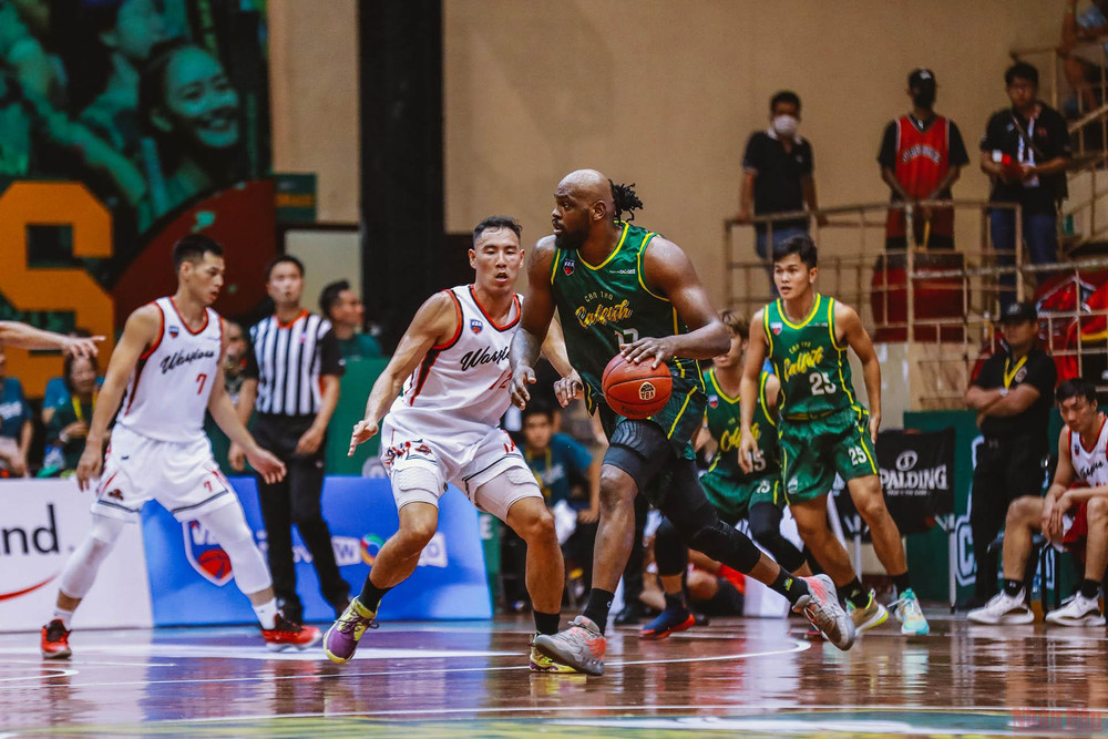 DeAngelo Hamilton sở hữu những pha dẫn bóng và ghi điểm đẹp mắt. VBA 2022 và cái