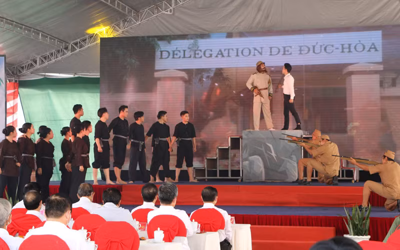 Long An khánh thành Phù điêu Châu Văn Liêm và cuộc biểu tình của nông dân tại ngã tư Đức Hòa -0