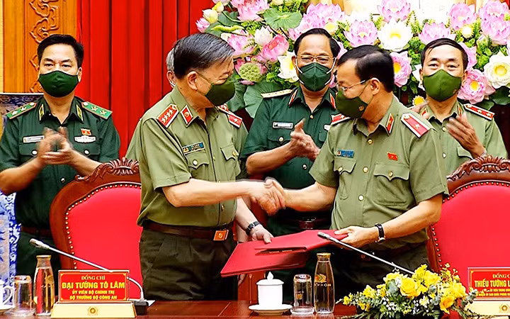 Ký Quy chế phối hợp công tác giữa Bộ Công an và Ủy ban Quốc phòng - An ninh của Quốc hội (Ảnh: quochoi.vn).