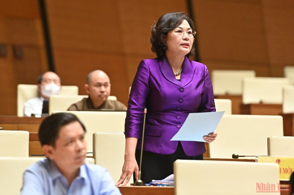 Thống đốc Ngân hàng Nhà nước Việt Nam Nguyễn Thị Hồng phát biểu tại phiên chất vấn của Quốc hội sáng 8/6. (Ảnh: LINH KHOA) Lành mạnh hóa thị trường chứng khoán -0