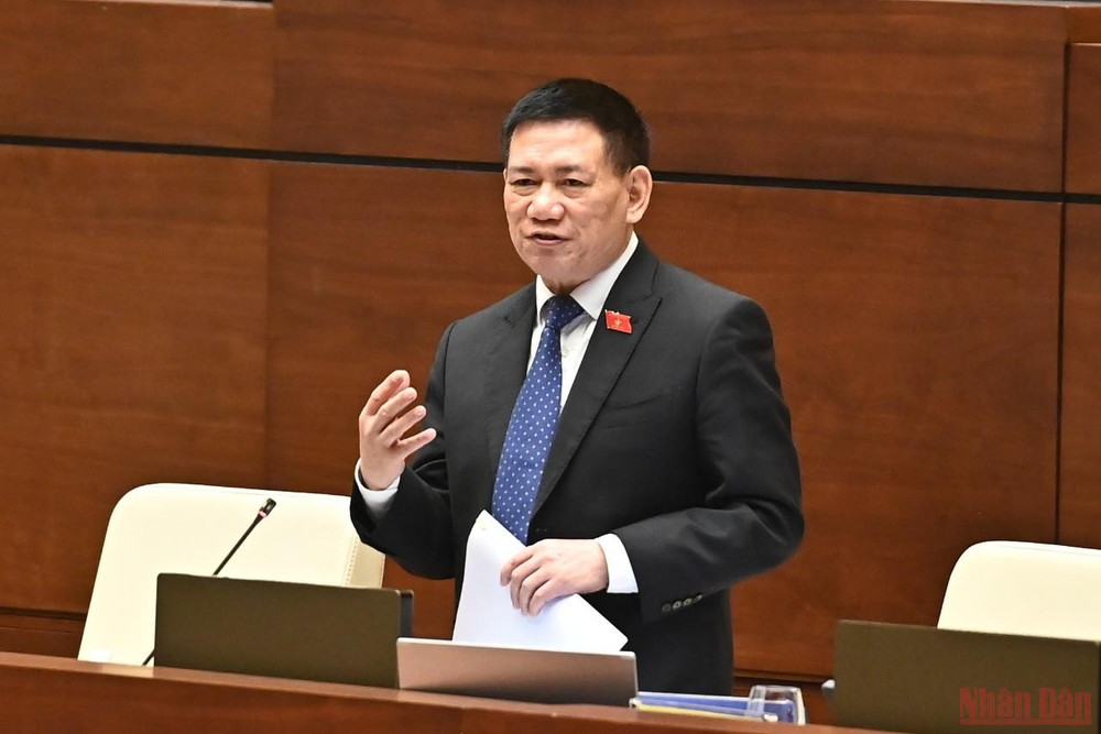 Bộ trưởng Tài chính Hồ Đức Phớc trả lời chất vấn của các đại biểu Quốc hội. (Ảnh: NGUYÊN KHOA) Lành mạnh hóa thị trường chứng khoán -0