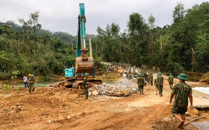 Phó Thủ tướng Trịnh Đình Dũng: Công tác tìm kiếm, cứu nạn được đặt lên hàng đầu -0