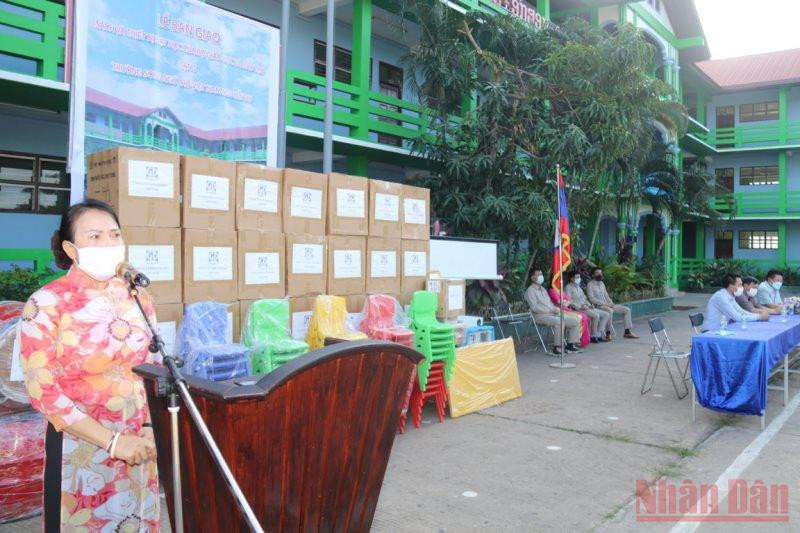 Hiệu trưởng Nguyễn Thị Thanh Hương khẳng định sẽ cùng tập thể nhà trường thực hiện tốt nhiệm vụ được giao. (Ảnh: Xuân Sơn) Bộ Giáo dục và Đào tạo hỗ trợ trường kiều bào tại Lào -0