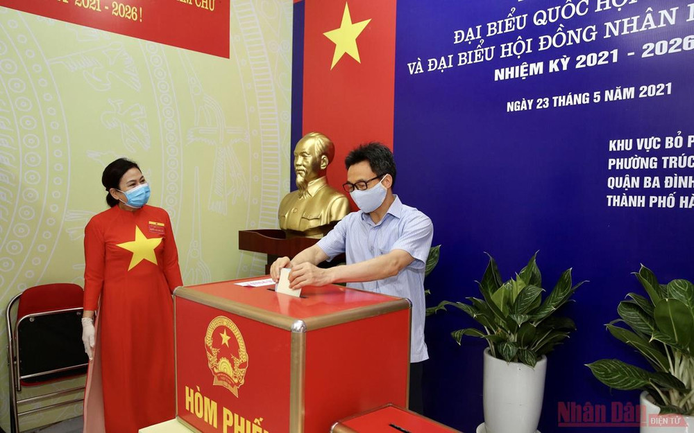 Người dân Thủ đô trong “Ngày hội non sông”
