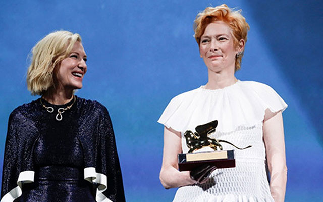 Tilda Swilton nhận giải Thành tựu trọn đời. Ảnh: Variety. venice_tilda-1599115437632.jpg