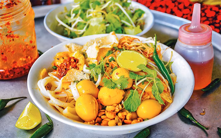 Có thương thì về Phú Chiêm...
