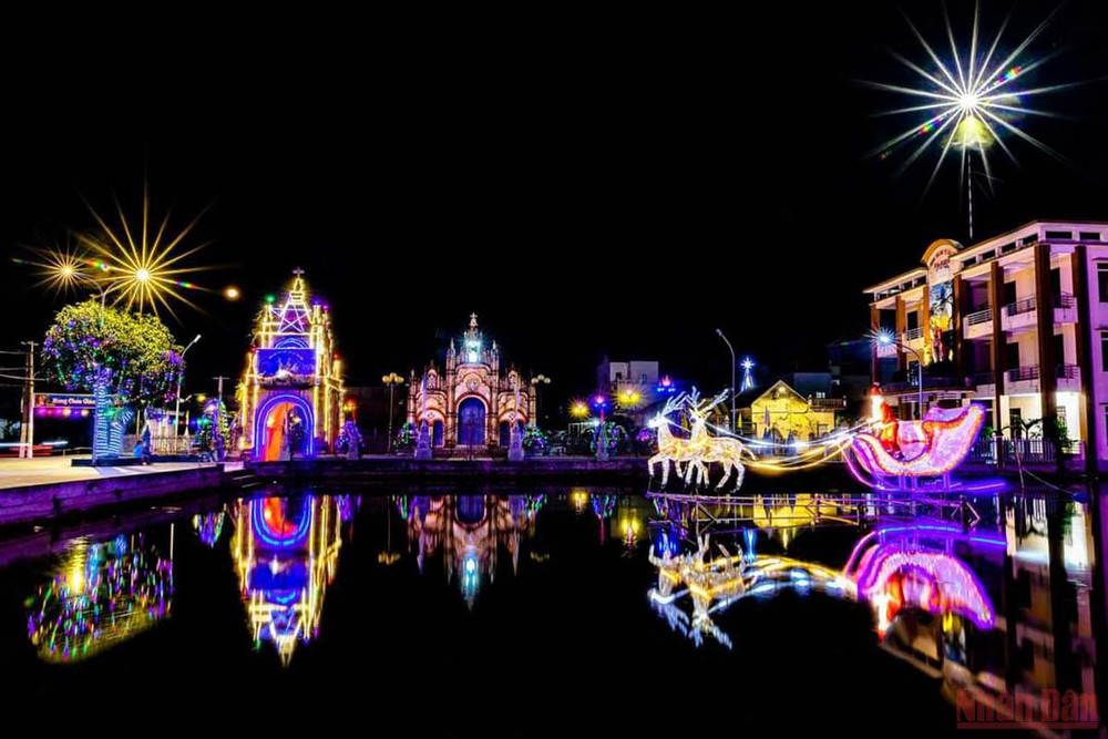 Giáo họ Cha Thánh Đa Minh, Giáo xứ Đền Thánh Kiên Lao, xã Xuân Tiến, huyện Xuân Trường, tỉnh Nam Định được trang hoàng lộng lẫy. 11kienlao-1640362598140.jpg