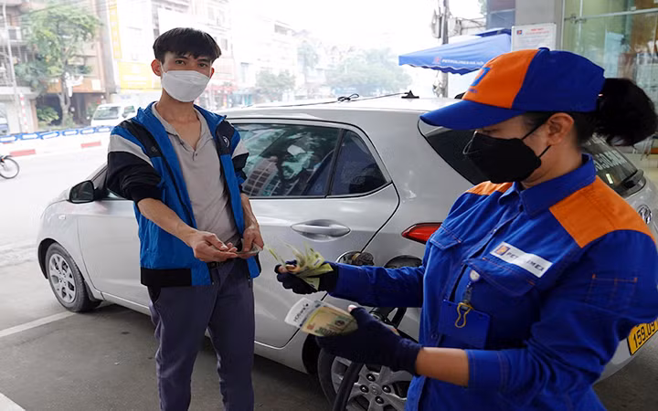 Doanh nghiệp ứng phó giá xăng, dầu tăng cao -0