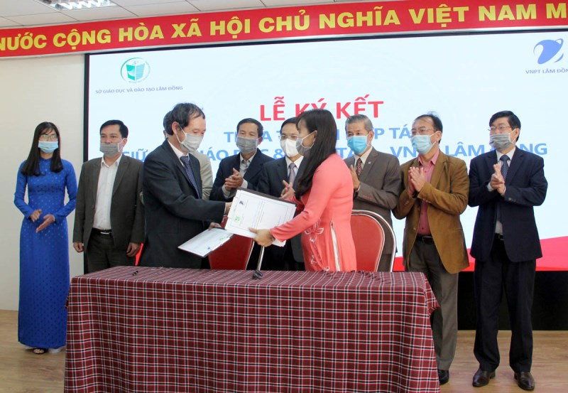 VNPT và Sở Giáo dục và Đào tạo Lâm Đồng tiếp tục hợp tác về chuyển đổi số trong giáo dục và đào tạo. Khai trương Trung tâm điều hành giáo dục thông minh tỉnh Lâm Đồng -0
