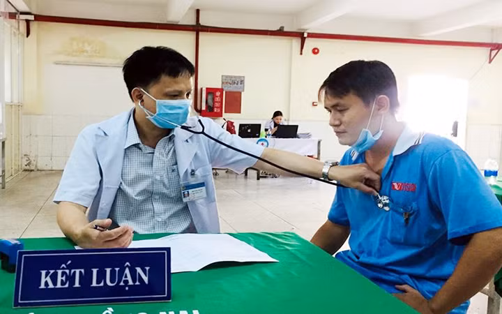 Khám bệnh nghề nghiệp tại một công ty ở Đồng Nai.