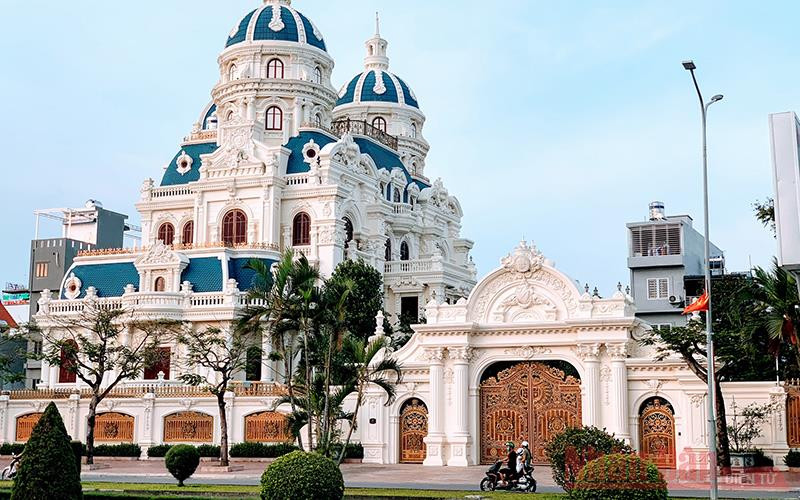 Lâu đài của đại gia xăng dầu Ngô Văn Phát trên đường Lê Hồng Phong, quận Hải An (TP Hải Phòng)