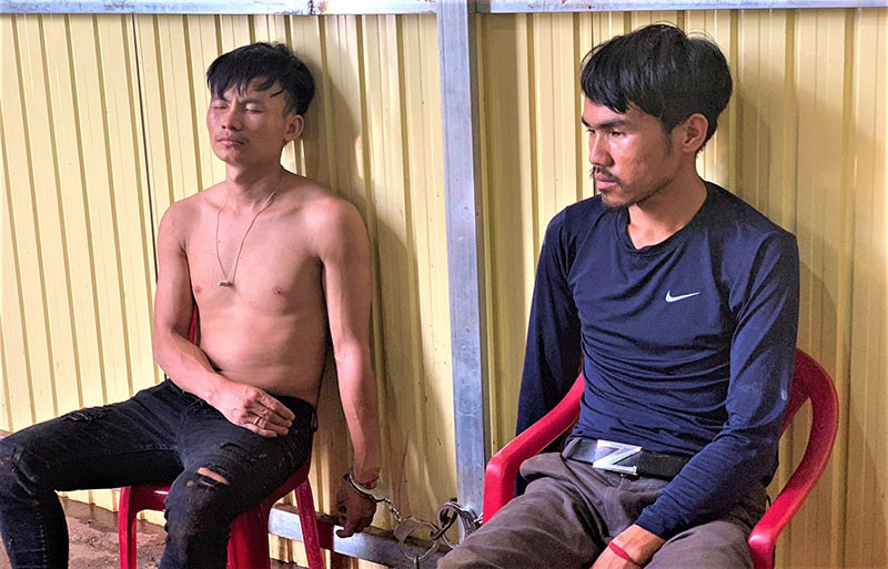 Hai đối tượng Nhia Hơ và Tếnh bị bắt giữ. Bắt giữ xe ô-tô chở 200 kg ma túy đá -0