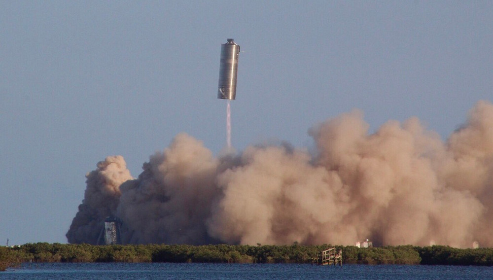 Nguyên mẫu tàu vũ trụ Starship SN5 ở độ cao 150m. Ảnh: Austin Barnard qua Twitter. SpaceX phóng thử thành công nguyên mẫu Starship đưa người lên sao Hỏa -0