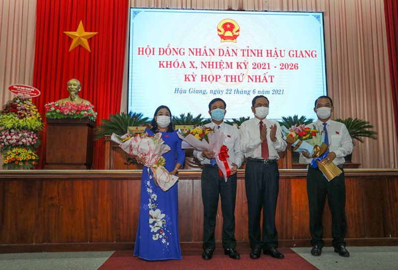 Ra mắt Chủ tịch và các Phó Chủ tịch Hội đồng nhân dân tỉnh Hậu Giang. Đồng chí Trần Thanh Mẫn dự kỳ họp thứ nhất Hội đồng nhân dân tỉnh Hậu Giang -0