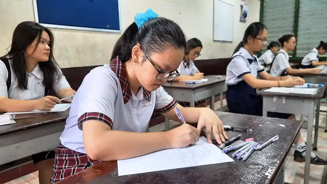 Hơn 82 nghìn thí sinh tại TP Hồ Chí Minh bước vào kỳ thi lớp 10 -0