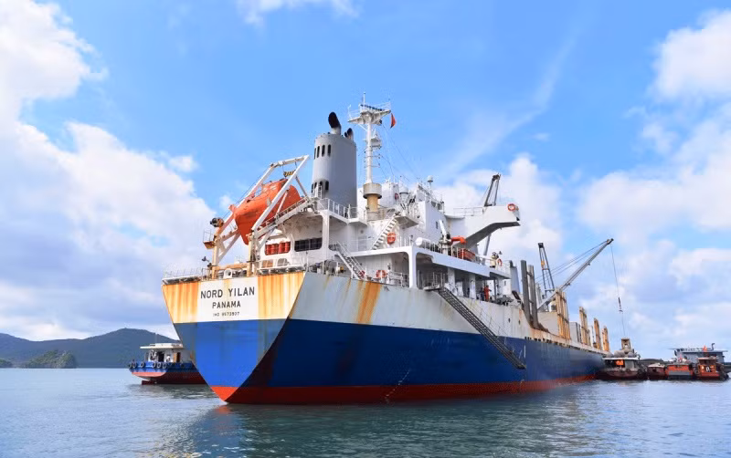 Tàu chở than từ Mỹ chuyển cho TKV.