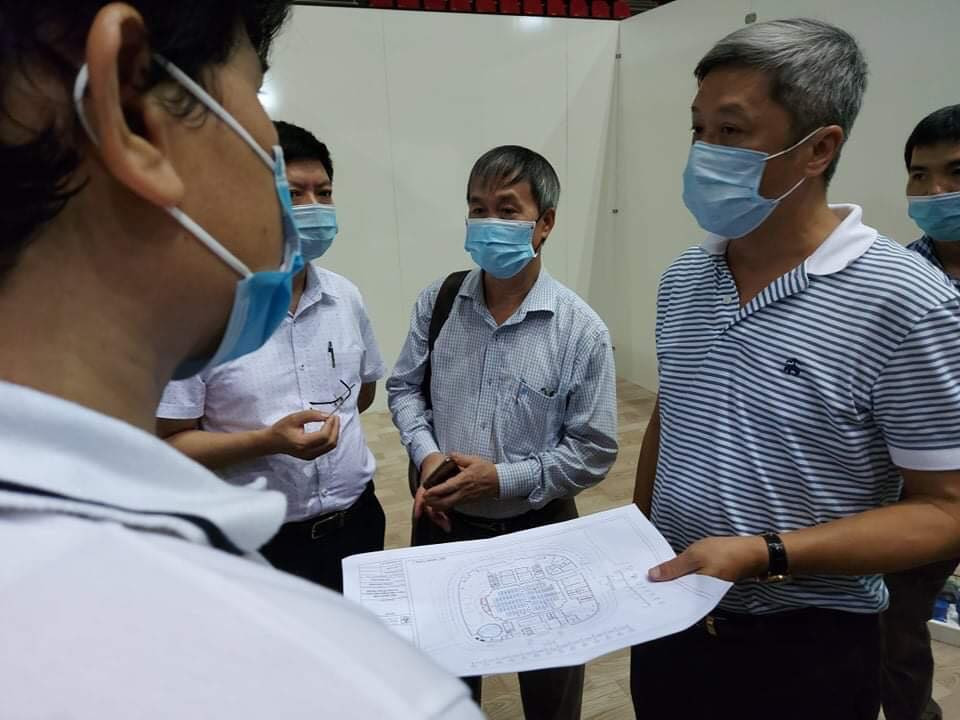 Thứ trưởng Nguyễn Trường Sơn kiểm tra công tác xây dựng bệnh viện dã chiến. Thứ trưởng Nguyễn Trường Sơn: Đội ngũ y tế sẽ bảo đảm chống dịch thành công -0