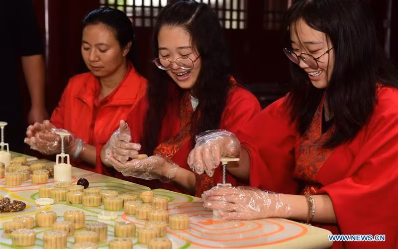 Châu Á thận trọng đón Trung thu -0