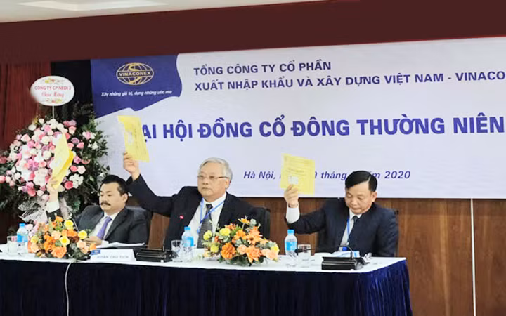 Bàn chủ tọa điều hành Đại hội đồng cổ đông thường niên Tổng công ty cổ phần Vinaconex năm 2020.