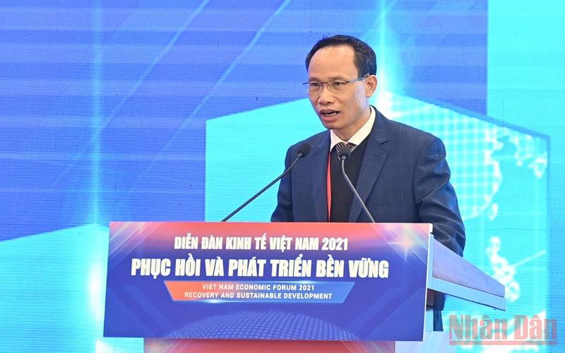TS Cấn Văn Lực, Chuyên gia kinh tế trưởng BIDV, Thành viên Hội đồng tư vấn Chính sách tài chính-tiền tệ Quốc gia. (Ảnh: Thủy Nguyên) 8-1638686362714.jpg