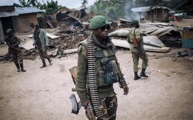 Binh sĩ Cộng hòa Dân chủ Congo tuần tra sau một vụ tấn công. (Ảnh: AFP/TTXVN)