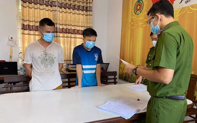 Các đối tượng liên quan vụ án tại cơ quan điều tra.