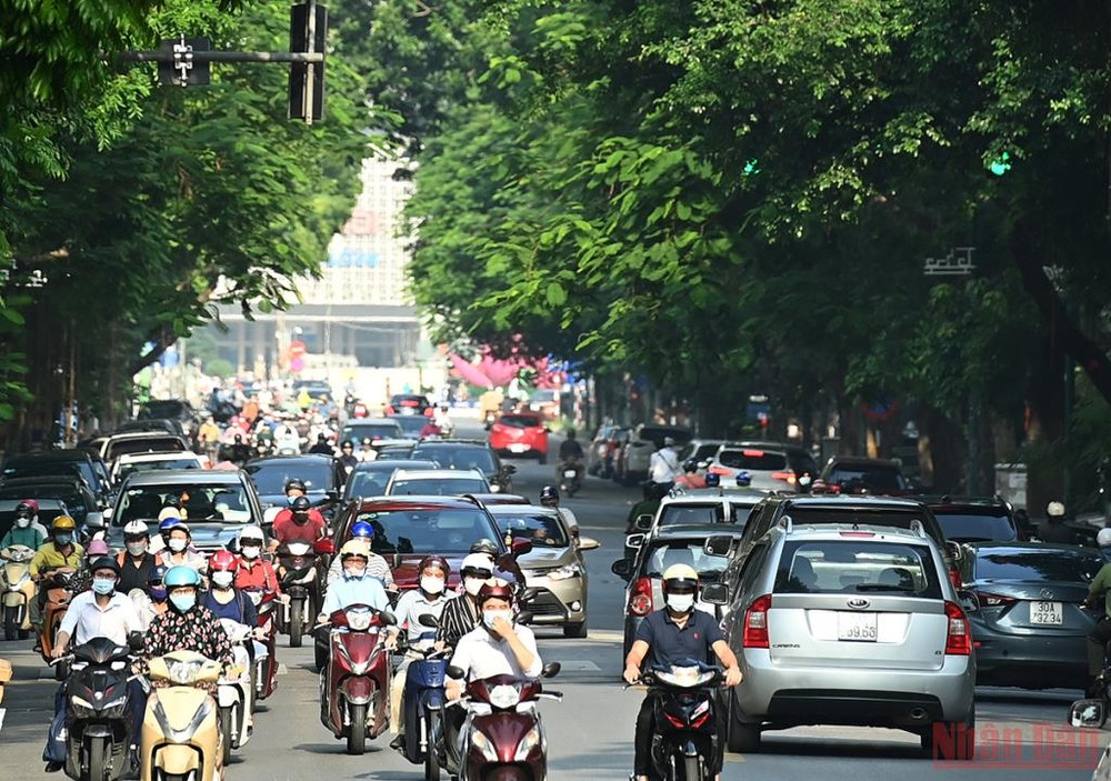 Hà Nội nhộn nhịp trở lại trong ngày đầu nới lỏng giãn cách ảnh 5 Hà Nội nhộn nhịp trở lại trong ngày đầu nới lỏng giãn cách -0