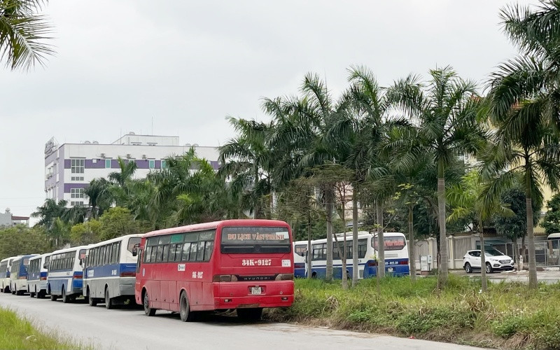 Nhiều phương tiện vận tải hành khách ở Hải Dương vẫn chưa thể hoạt động trở lại vì “e ngại” dịch bệnh Covid-19.