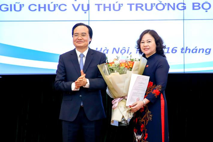 Bộ trưởng GD-ĐT Phùng Xuân Nhạ và Thứ trưởng GD-ĐT Ngô Thị Minh (Ảnh: Bộ GD-ĐT)