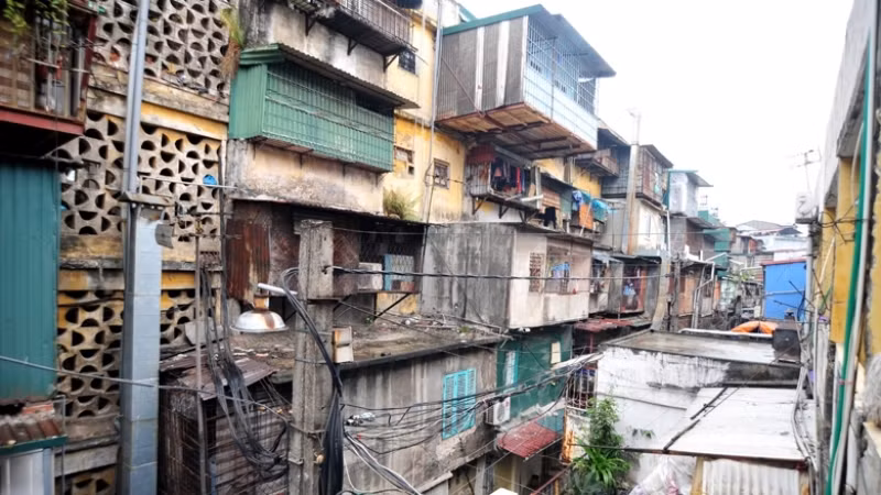 Khu chung cư cũ Ngọc Khánh, quận Ba Đình xuống cấp.