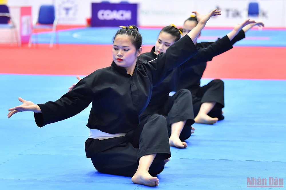 Những động tác được thực hiện uyển chuyển… Bài biểu diễn mang về tấm huy chương Vàng đầu tiên cho Pencak Silat Việt Nam tại SEA Games 31 -5