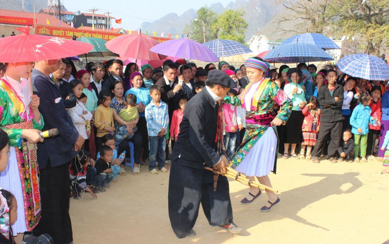Quan tâm gìn giữ nét văn hóa truyền thống của đồng bào dân tộc để thu hút du khách. Du lịch Hà Giang xây dựng điểm đến “bản sắc, an toàn, thân thiện” -0