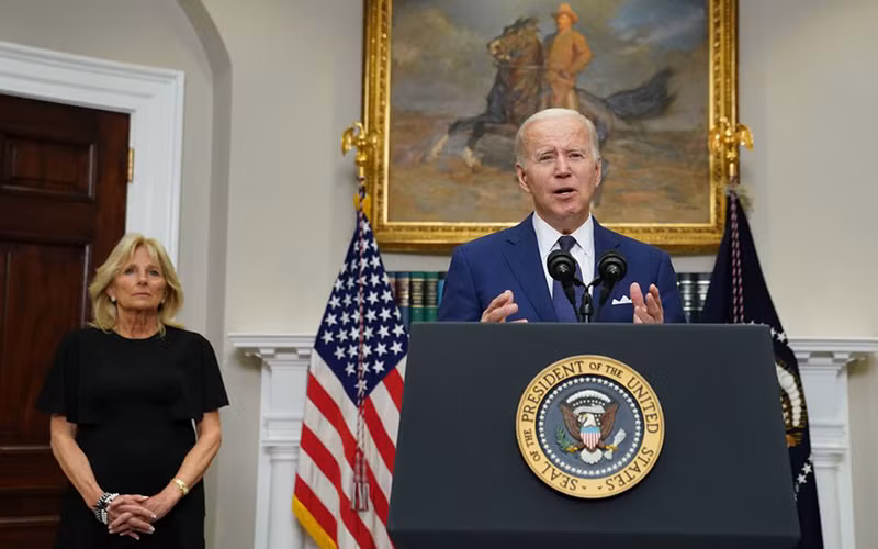 Tổng thống Joe Biden phát biểu về vụ xả súng tại Texas ngay sau khi trở về Washington sau chuyến công du châu Á. (Ảnh: Reuters)