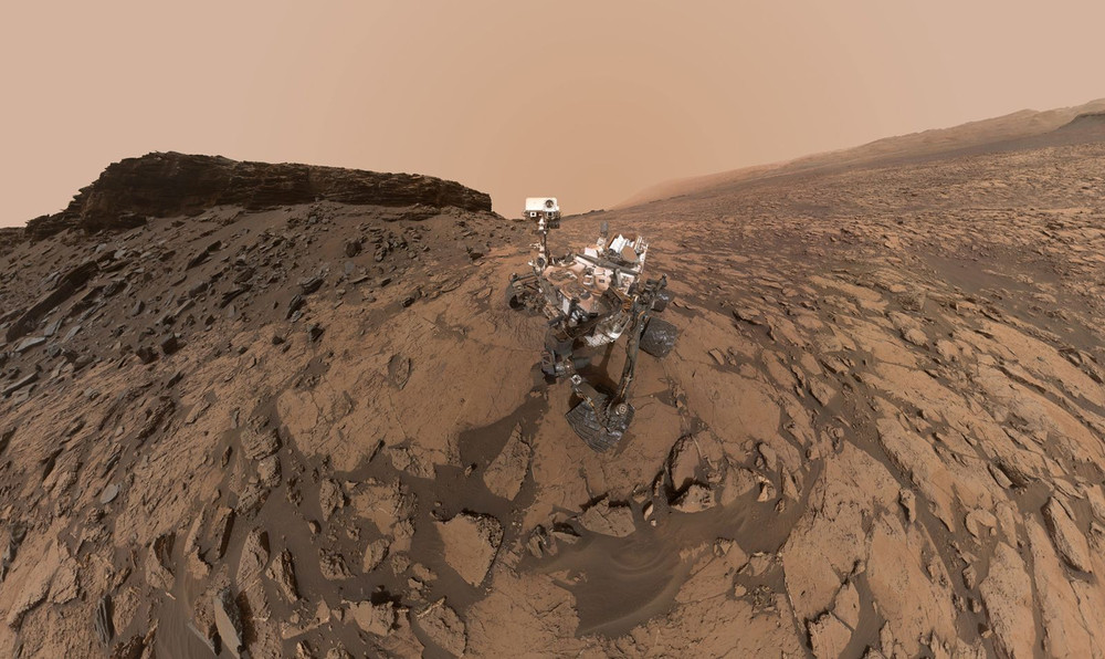 Bức chân dung tự họa năm 2016 của tàu thám hiểm Curiosity chụp chiếc xe tự hành tại vị trí khoan Quela ở vùng thấp của núi Sharp. Ảnh: NASA. Những bức ảnh đẹp nhất về sao Hỏa -0
