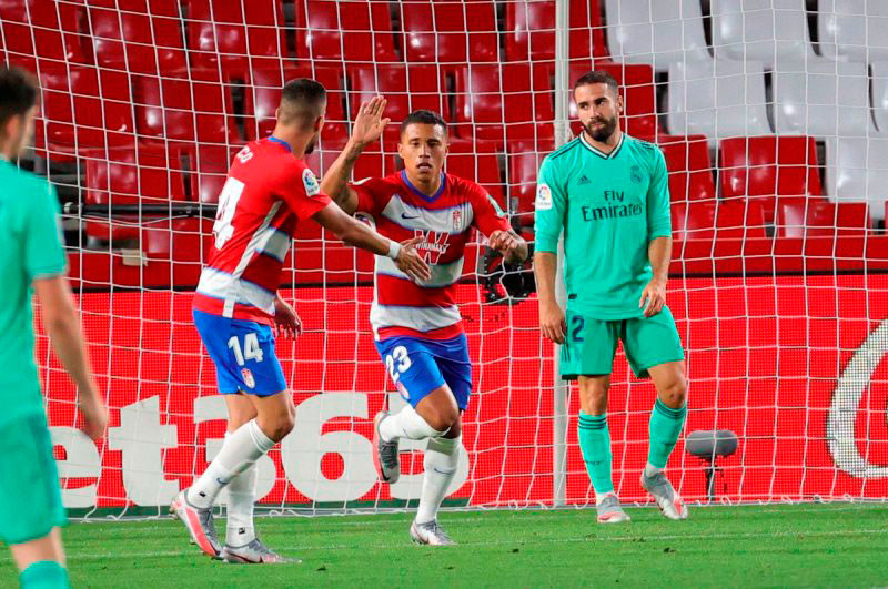 Granada gỡ lại một bàn chỉ năm phút sau giờ nghỉ giữa hiệp. (Ảnh: La Liga) Thắng trận thứ 9 liên tiếp, Real chạm một tay vào cúp bạc La Liga -0