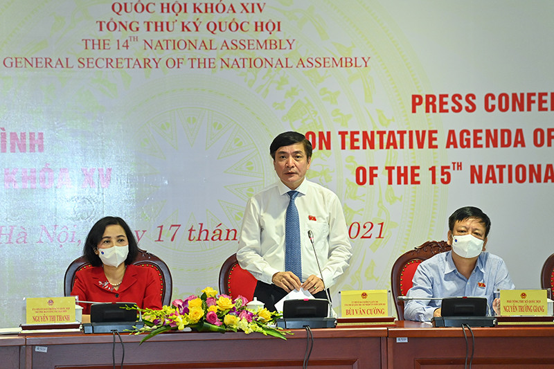 Đồng chí Bùi Văn Cường, Ủy viên Trung ương Đảng, Tổng Thư ký Quốc hội, Chủ nhiệm Văn phòng Quốc hội trả lời các câu hỏi tại buổi họp báo. Kỳ họp thứ nhất, Quốc hội khóa XV sẽ khai mạc vào ngày 20/7 -0
