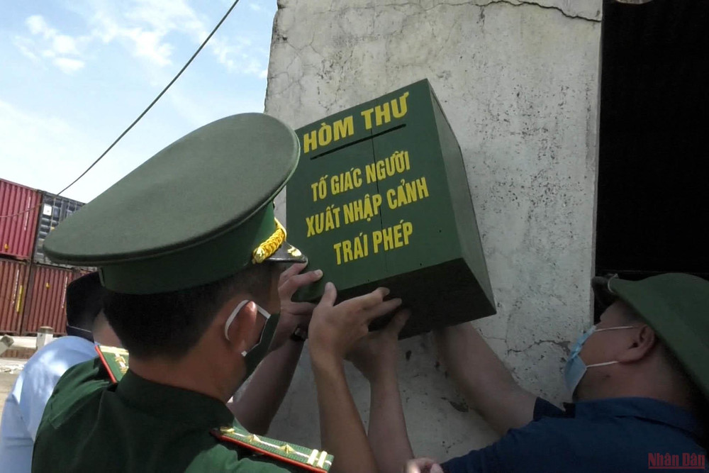 Gắn hòm thư tố giác người xuất nhập cảnh trái phép tại cảng Cửa Lò. Không để dịch bệnh lây lan từ biên giới biển -0