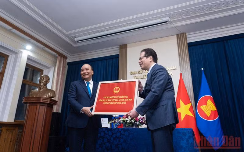 Chủ tịch nước gặp mặt cán bộ, nhân viên Đại sứ quán Việt Nam&nbsp;tại Liên bang Nga -0