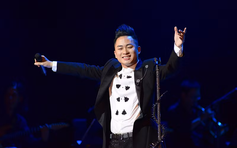 Ca sĩ Tùng Dương.