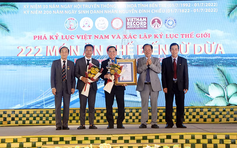 Bến Tre lập kỷ lục thế giới với 222 món ăn từ Dừa -0