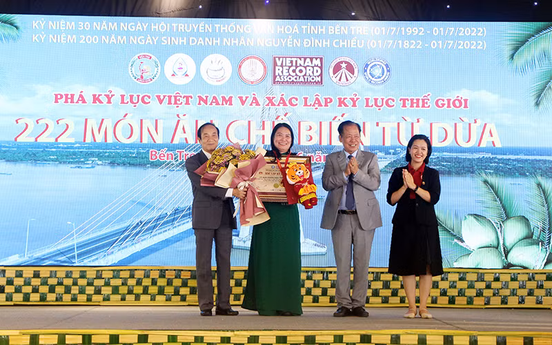 Bến Tre lập kỷ lục thế giới với 222 món ăn từ Dừa -0