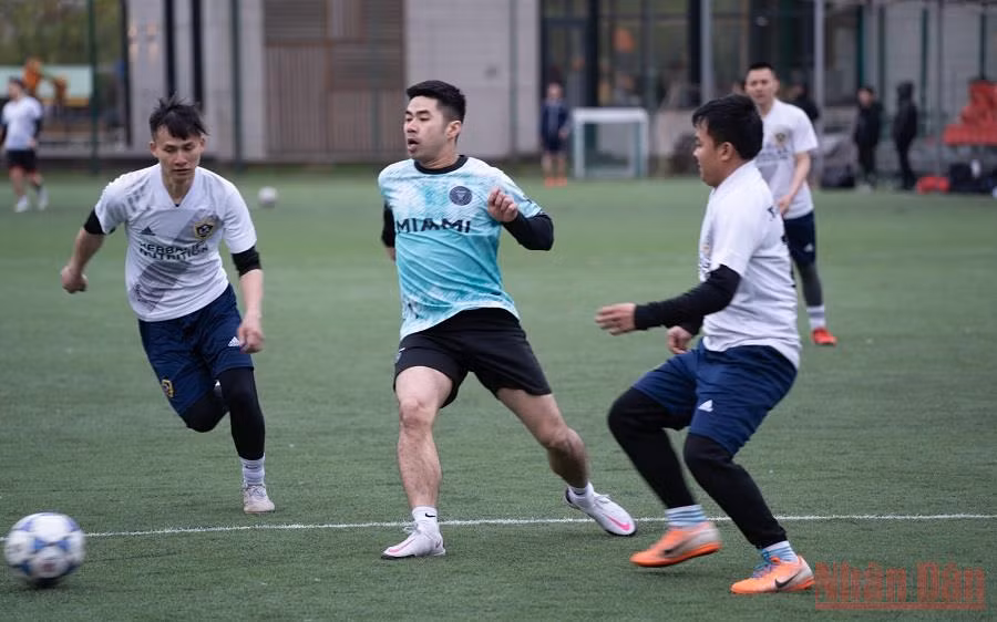 Người Việt tại Nga tổ chức giải bóng đá cộng đồng -0